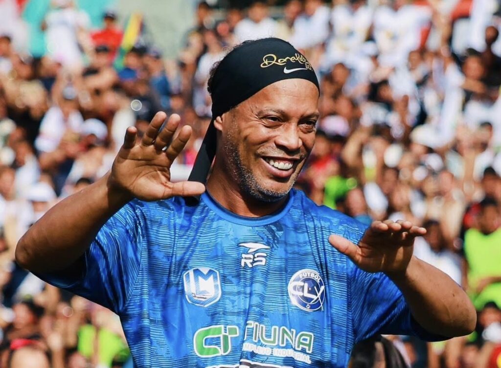 𝗢𝗙𝗙𝗜𝗖𝗜𝗘𝗟 ! Ronaldinho rejoint le club italien Ravenna FC à l’âge de 46 ans.