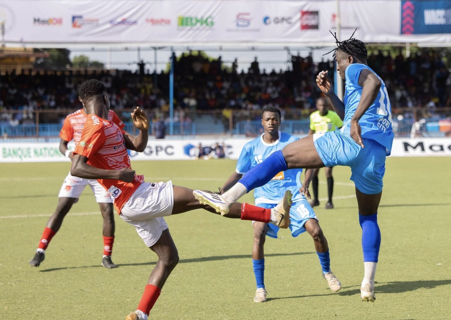 WACC 2026 : Karfamoriah FC frappe fort, le Stade Malien domine le Horoya AC